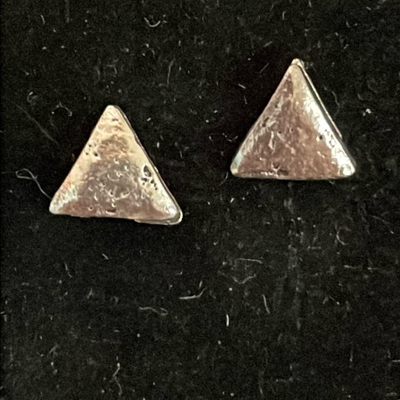 0.5” silver tone triangular shaped Minimalist stud earrings - Picture 1 of 10